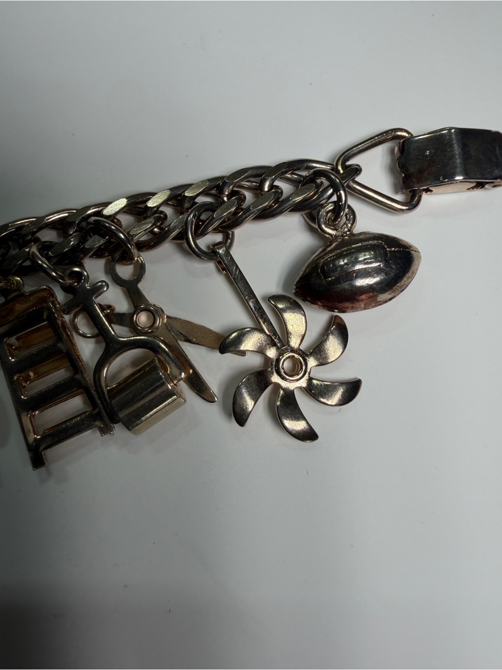 Vintage 1950s Gold Tone Charm Bracelet Keys Diary Globe Mid Century Estate - Picture 9 of 12